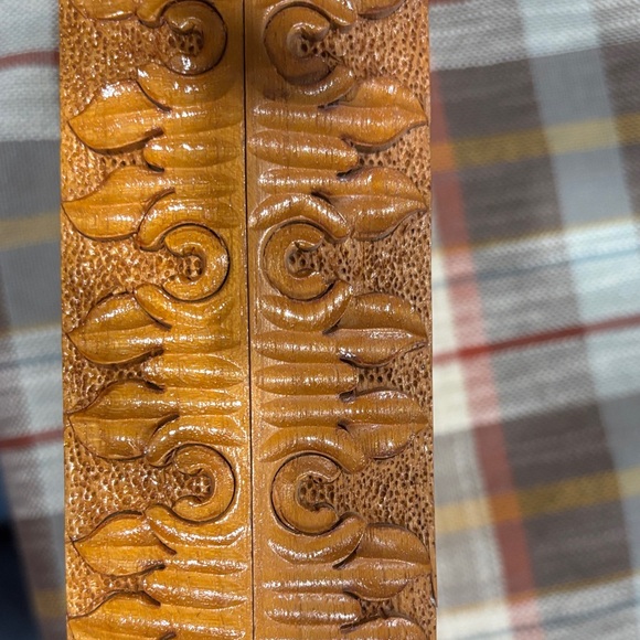 Wooden Chess Set with Brown and Black Pieces - Picture 9 of 10